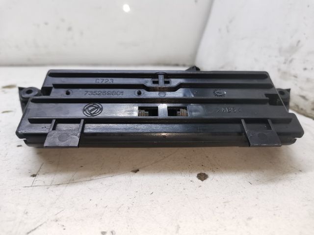 bontott FIAT STILO Első Hamutartó