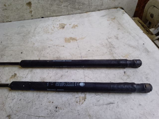 bontott FIAT STILO Gázrugós Kitámasztó Teleszkóp Pár Csomagtérajtó