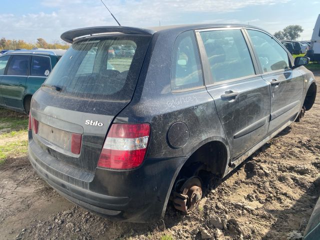 bontott FIAT STILO Hátsó Lökhárító (Részeivel)