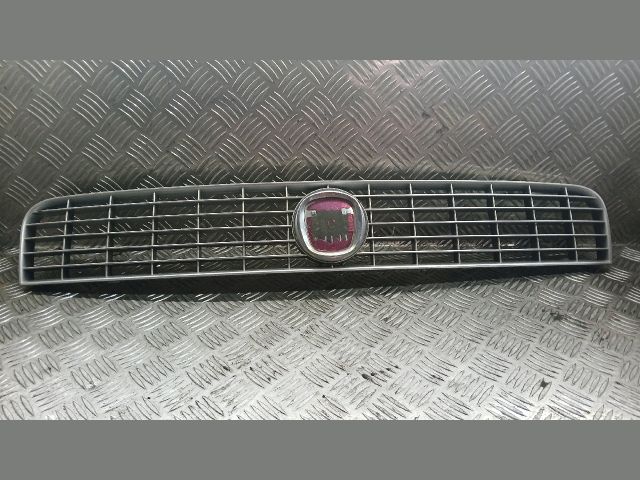 bontott FIAT STILO Hűtőrács