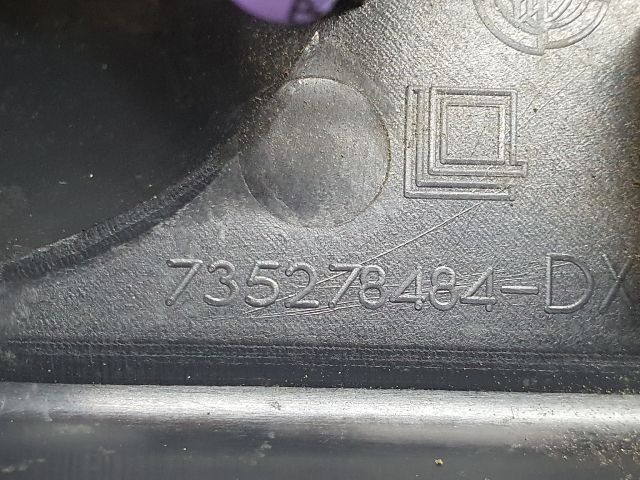 bontott FIAT STILO Jobb A Oszlop Hangszóró Burkolat