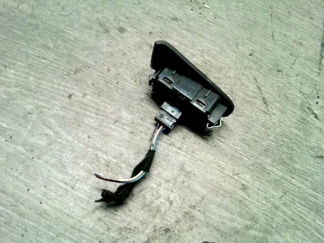 bontott FIAT STILO Jobb első Ablakemelő Kapcsoló