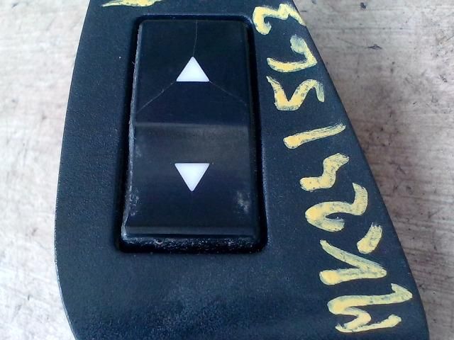 bontott FIAT STILO Jobb első Ablakemelő Kapcsoló