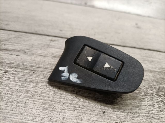 bontott FIAT STILO Jobb első Ablakemelő Kapcsoló