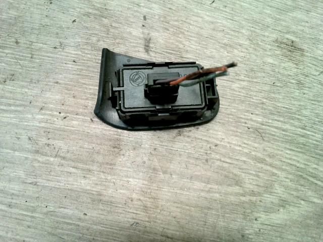 bontott FIAT STILO Jobb első Ablakemelő Kapcsoló