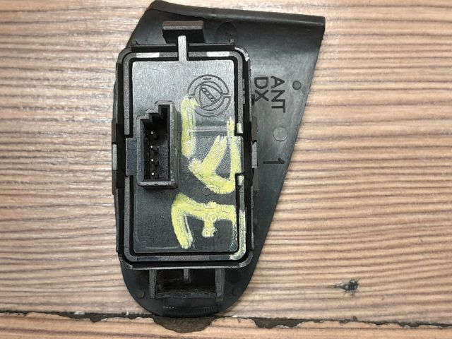 bontott FIAT STILO Jobb első Ablakemelő Kapcsoló