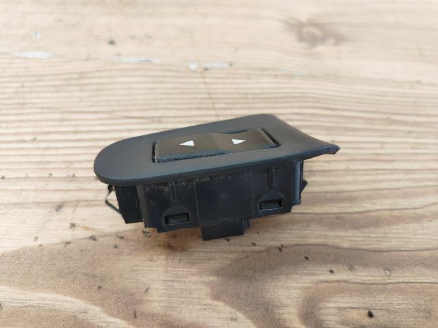 bontott FIAT STILO Jobb első Ablakemelő Kapcsoló