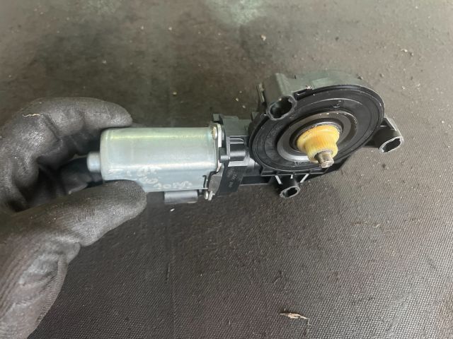 bontott FIAT STILO Jobb első Ablakemelő Motor