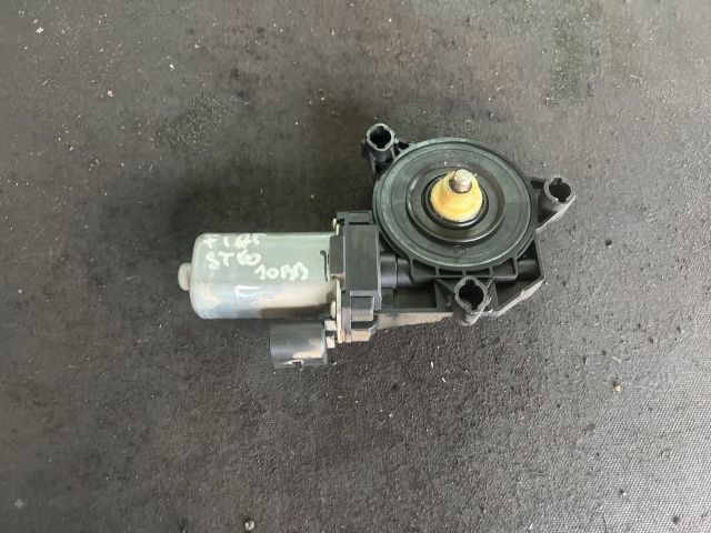 bontott FIAT STILO Jobb első Ablakemelő Motor