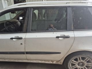 bontott FIAT STILO Jobb első Ajtó (Részeivel)