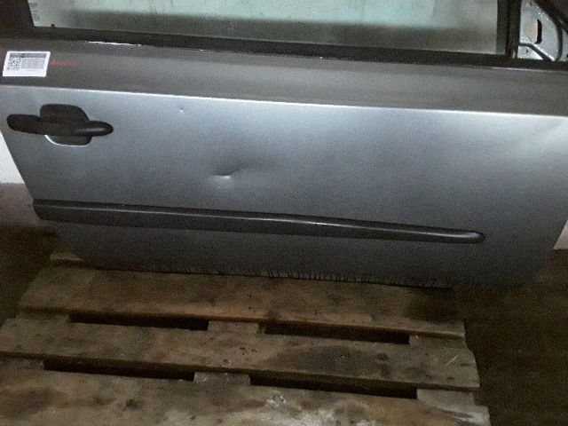 bontott FIAT STILO Jobb első Ajtó (Részeivel)