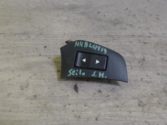 bontott FIAT STILO Jobb hátsó Ablakemelő Kapcsoló