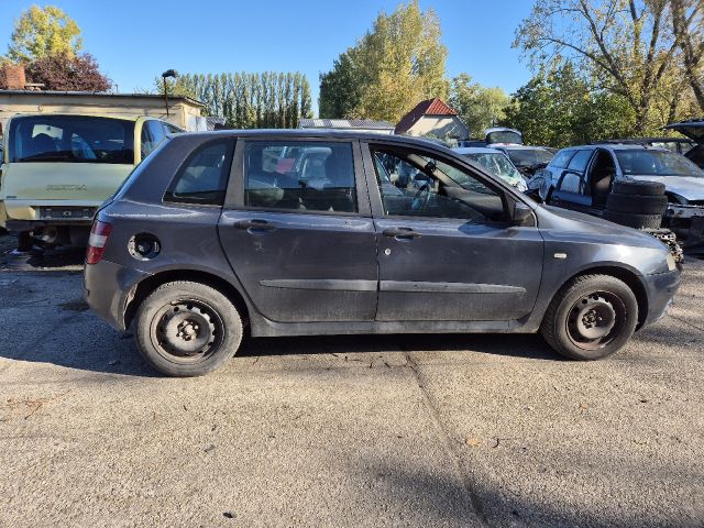 bontott FIAT STILO Jobb hátsó Ajtó (Részeivel)