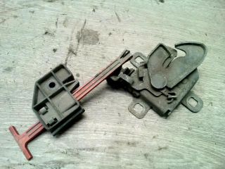 bontott FIAT STILO Motorháztető Nyitó Kar / Gomb