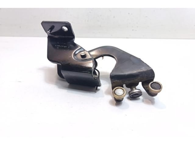 bontott FIAT TALENTO Tolóajtó Sín Görgő