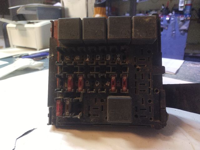 bontott FIAT TEMPRA Biztosítéktábla Utastér