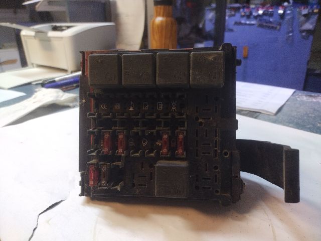 bontott FIAT TEMPRA Biztosítéktábla Utastér