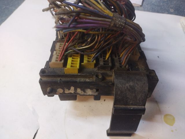 bontott FIAT TEMPRA Biztosítéktábla Utastér