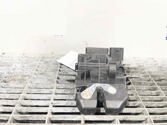 bontott FIAT TIPO Csomagtérajtó Ütköző