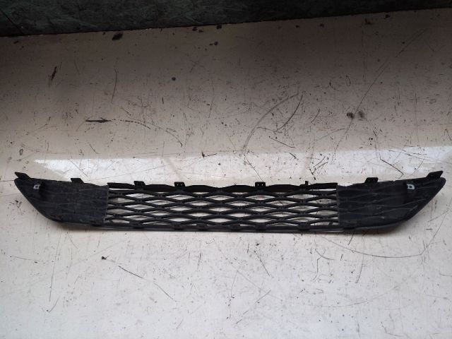 bontott FIAT TIPO Első Lökhárító Alsó Középső Díszrács