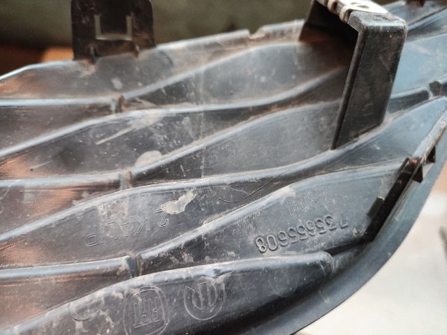 bontott FIAT TIPO Első Lökhárító Alsó Középső Díszrács