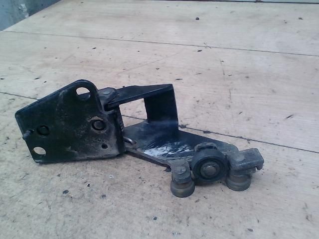 bontott FIAT ULYSSE Tolóajtó Sín Görgő