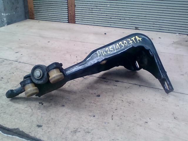 bontott FIAT ULYSSE Tolóajtó Sín Görgő