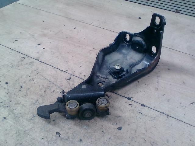 bontott FIAT ULYSSE Tolóajtó Sín Görgő