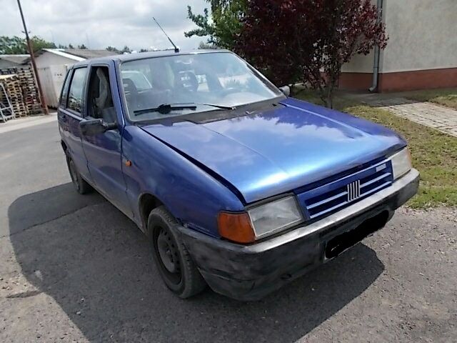 bontott FIAT UNO Bal első Dobbetét (Kerékjárati, Műanyag)