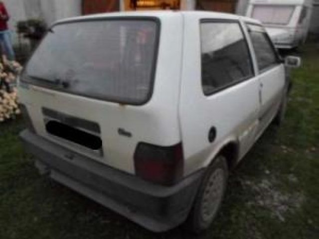 bontott FIAT UNO Hátsó Szélvédő