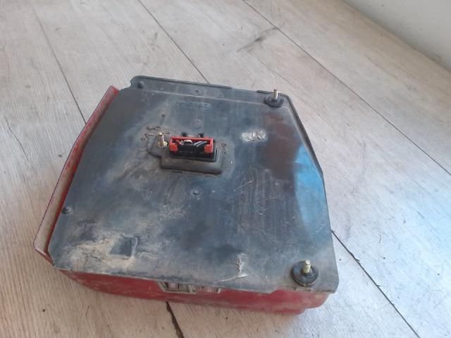 bontott FIAT UNO Jobb Hátsó Lámpa