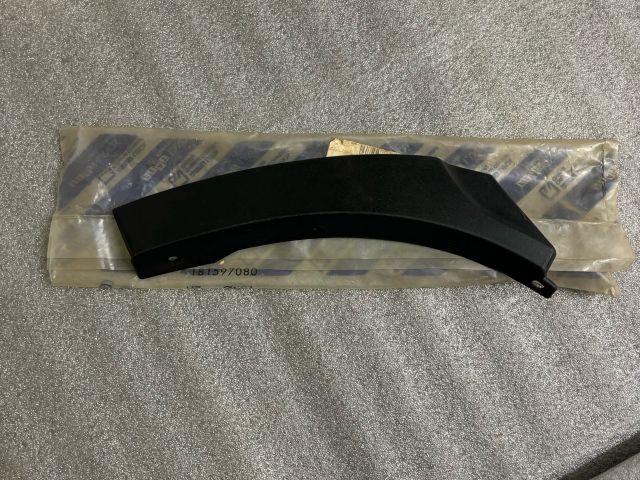 bontott FIAT UNO Műanyag Sárvédő Ív Díszléc