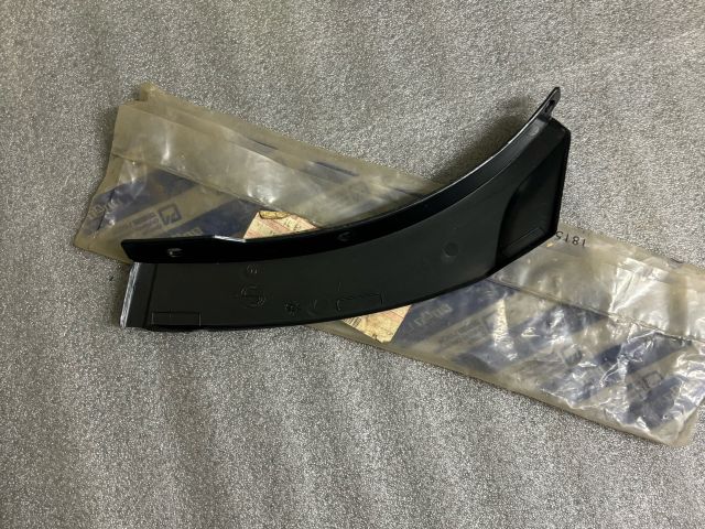 bontott FIAT UNO Műanyag Sárvédő Ív Díszléc