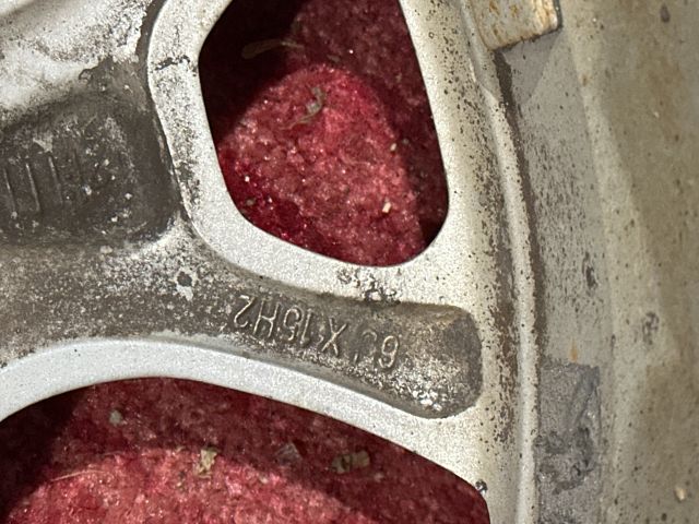 bontott FORD  Alufelni Gumival (1 db)