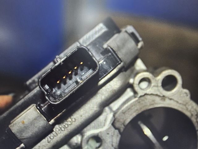 bontott FORD B-MAX Fojtószelep (Elektromos)