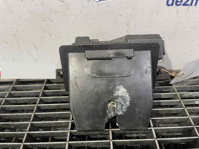 bontott FORD B-MAX Csomagtérajtó Ütköző