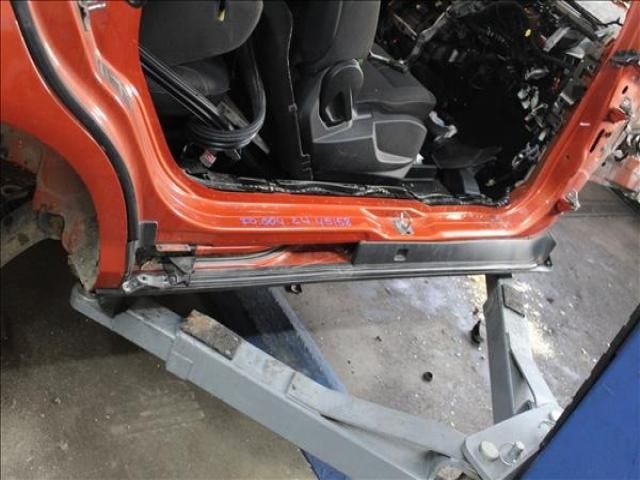 bontott FORD B-MAX Jobb Küszöb