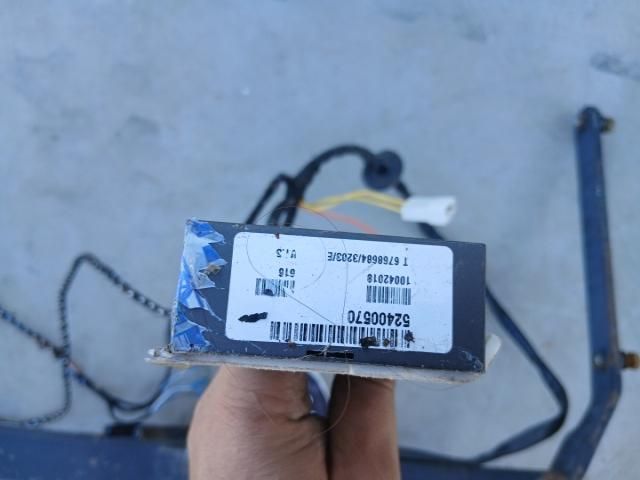 bontott FORD B-MAX Vonóhorog