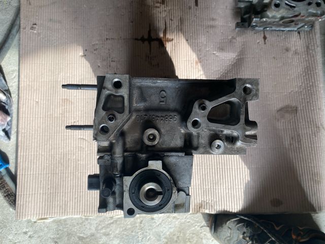 bontott FORD C-MAX II Hengerfej