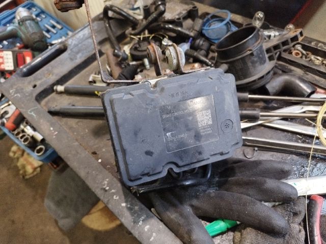 bontott FORD C-MAX II ABS Kocka