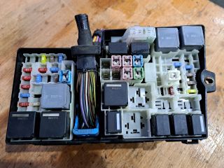 bontott FORD C-MAX II Biztosítéktábla Motortér