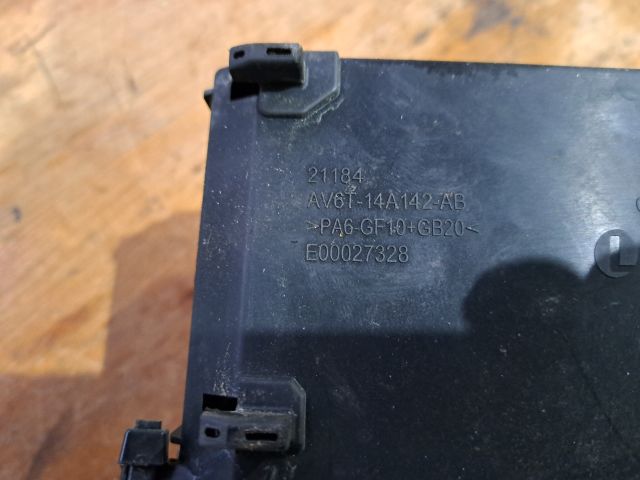 bontott FORD C-MAX II Biztosítéktábla Motortér