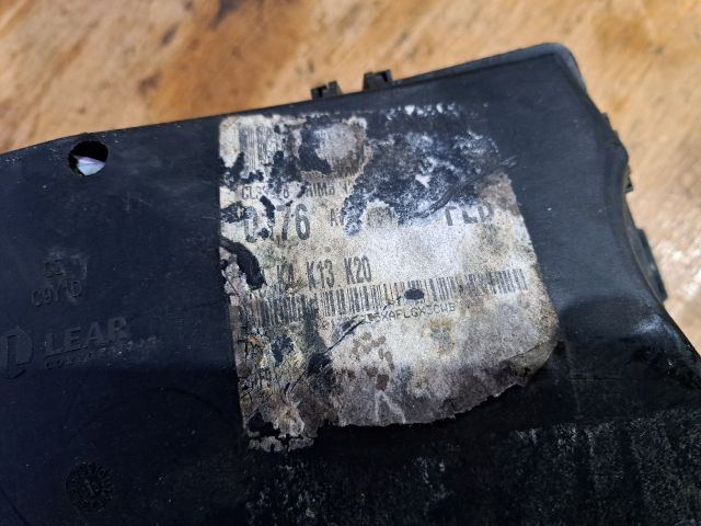 bontott FORD C-MAX II Biztosítéktábla Motortér