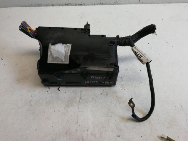 bontott FORD C-MAX II Biztosítéktábla Motortér