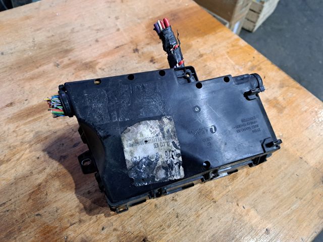 bontott FORD C-MAX II Biztosítéktábla Motortér