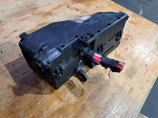 bontott FORD C-MAX II Biztosítéktábla Motortér