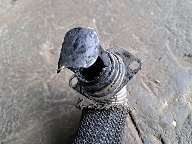 bontott FORD C-MAX II EGR Hűtő Cső