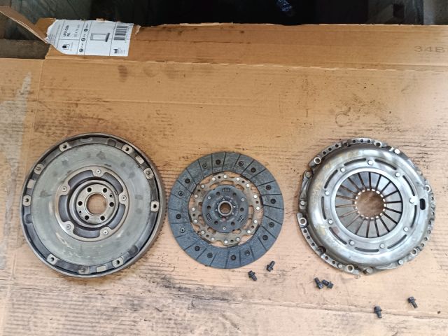 bontott FORD C-MAX II Kuplung Szett Lendkerékkel