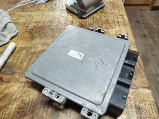 bontott FORD C-MAX II Motorvezérlő