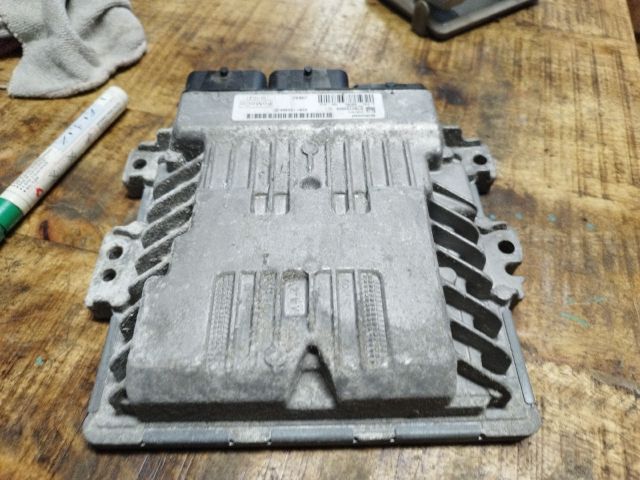 bontott FORD C-MAX II Motorvezérlő